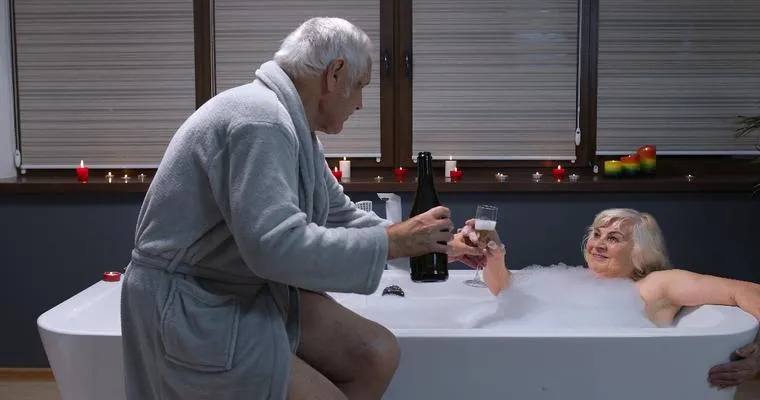 Bathing & Hygiene Tips: Caring for a Senior’s Aging Skin