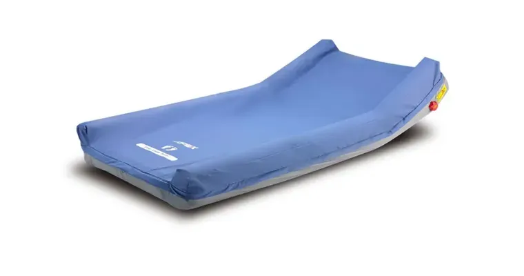 Alternating air mattress with bolster.